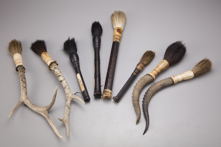 Eight Chinese calligraphy brushes