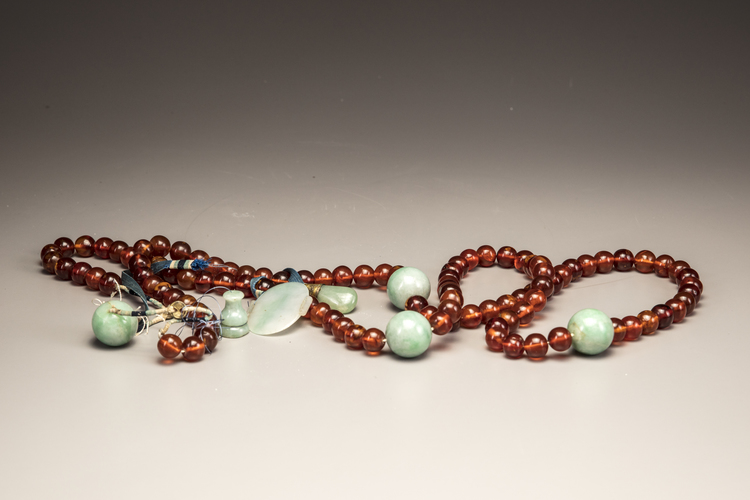An amber and jadeite court necklace, chaozhu