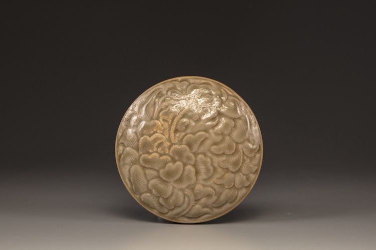 A Yue celadon carved and moulded ‘peony’ circular box and cover