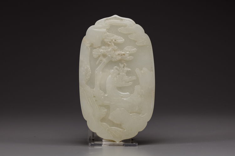 A CHINESE WHITE JADE BOX AND COVER, 18TH CENTURY