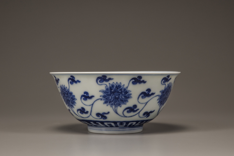 A blue and white 'lotus' bowl