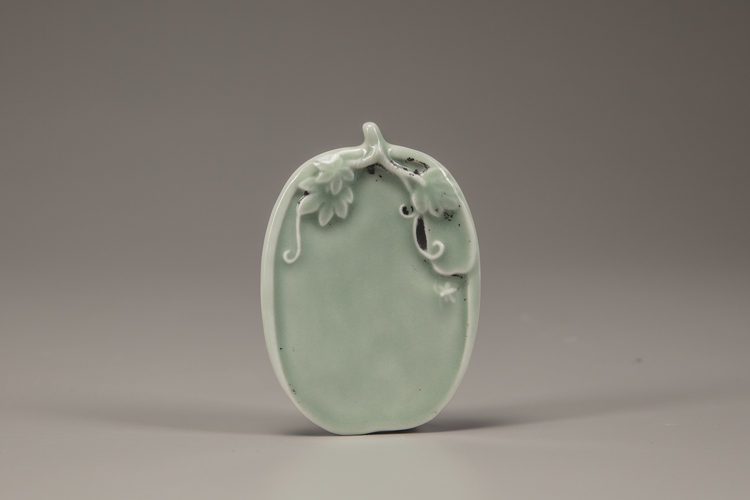A celadon-glazed 'melon'-shaped inkstone