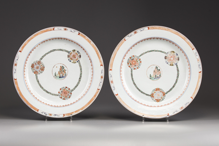 A pair of large Chinese famille verte chargers