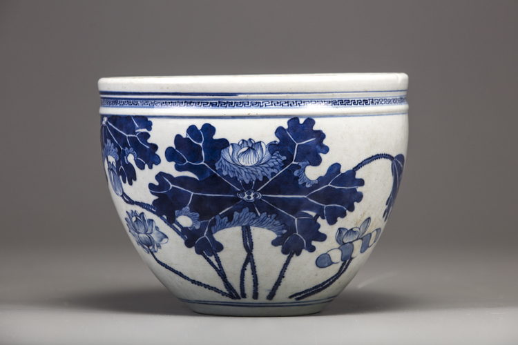 A small Chinese blue and white 'lotus' jardiniere