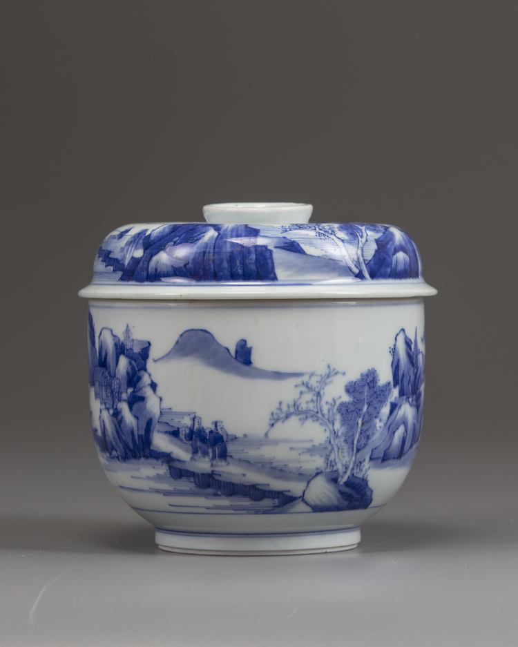 A Chinese Kangxi-style blue and white pot and cover