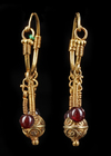 A PAIR OF FATIMID GOLD EARRINGS, 12TH CENTURY