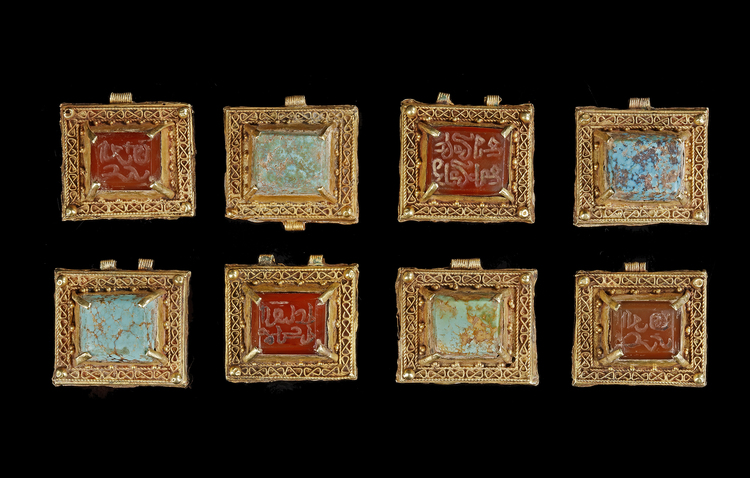 A SELJUK INSET GOLD BRACELET, PERSIA, 12TH CENTURY