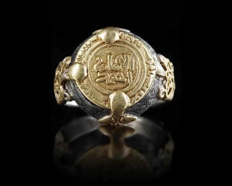 A GOLD AND SILVER RING,12TH CENTURY