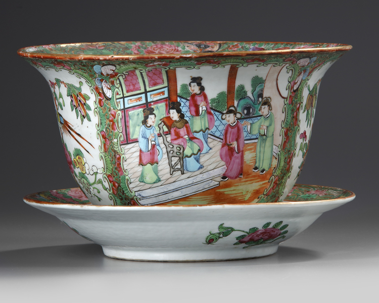 A CANTONESE FAMILLE ROSE POT AND COVER, 19TH-20TH CENTURY