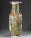 A CANTONESE FAMILLE ROSE VASE, 19TH CENTURY