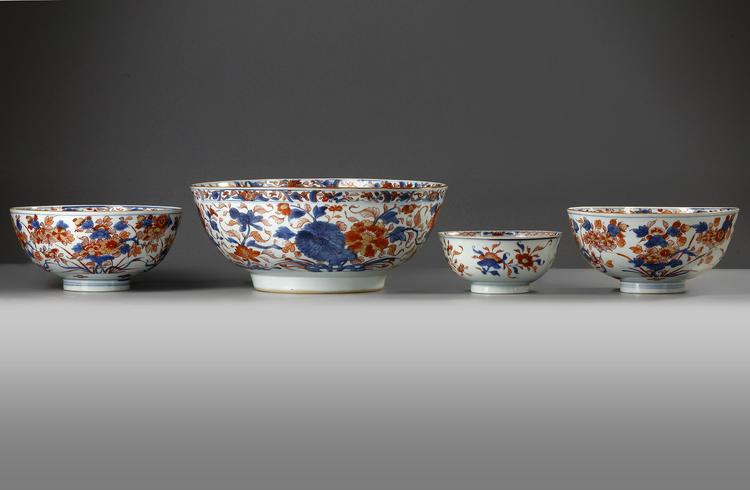 FOUR CHINESE IMARI BOWLS, 18TH CENTURY