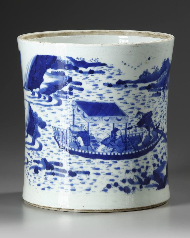 A LARGE BLUE AND WHITE 'BRUSHPOT, QING DYNASTY, 19TH CENTURY