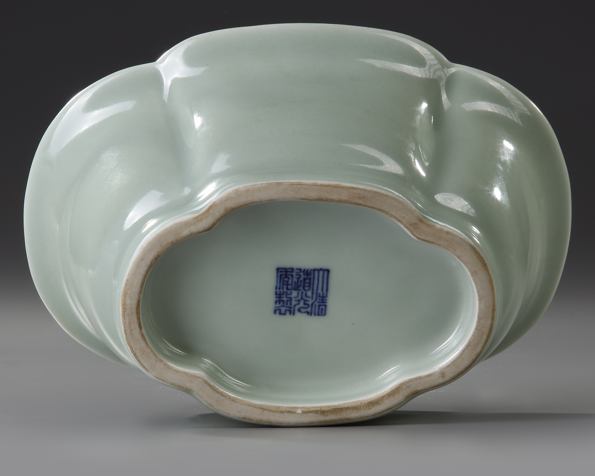 A CHINESE CELADON-GLAZED QUATREFOIL JARDINIÈRE, QING DYNASTY, DAOGUANG MARK