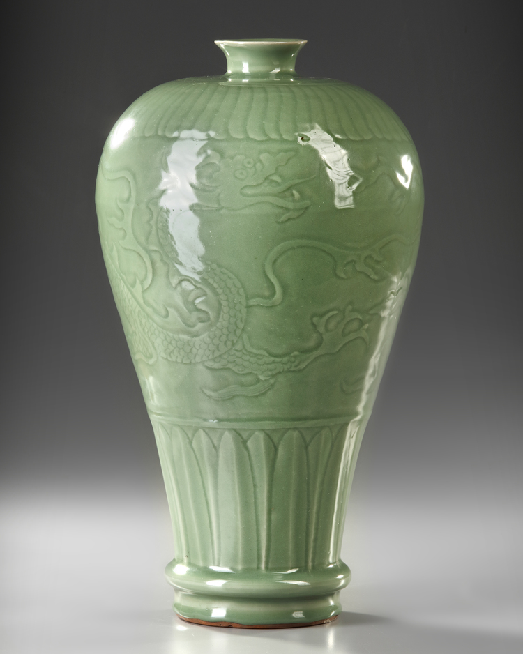 A CHINESE CELADON MEIPING VASE WITH DRAGON, MING STYLE, QING DYNASTY (1644-1911)