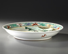 A LARGE CHINESE FAMILLE VERTE DISH, QING DYNASTY (1644-1911)