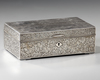 A JAPANESE EXPORT ENGRAVED BOX, 19TH CENTURY
