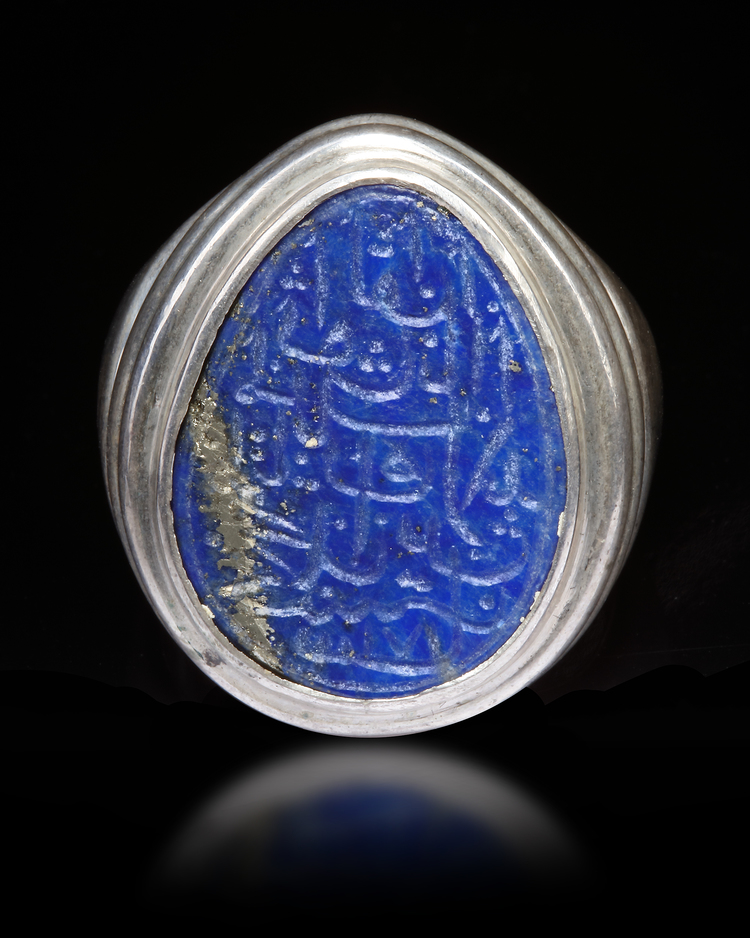 A LAPIS LAZULI SEAL RING, 18TH CENTURY