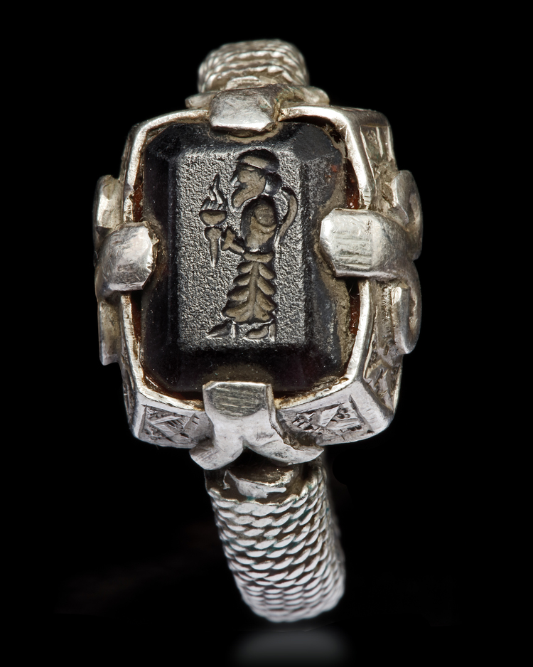 A CHINESE IRON STONE SEAL SILVER RING