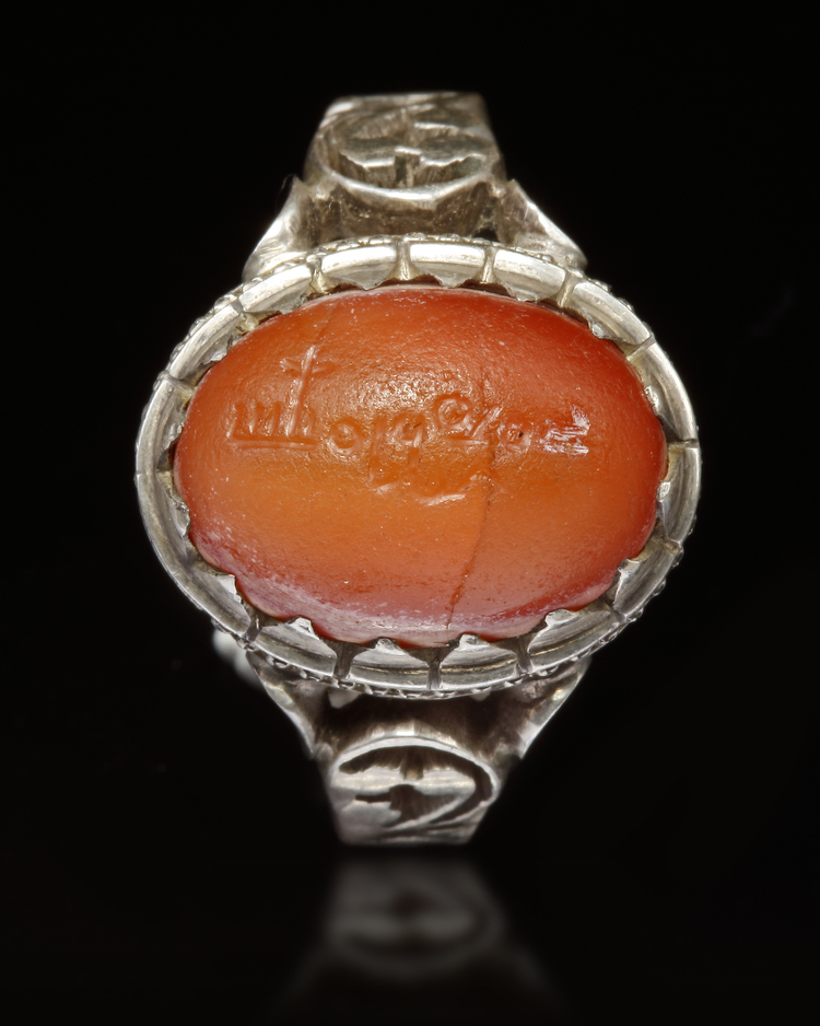 AN AGATE SEAL SILVER RING