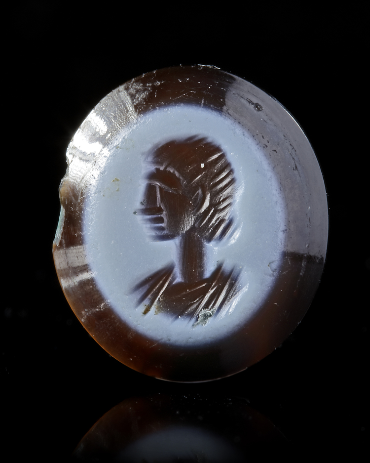 A NICOLO INTAGLIO WITH THE PORTRAIT OF A YOUNG MAN, 4TH CENTURY AD