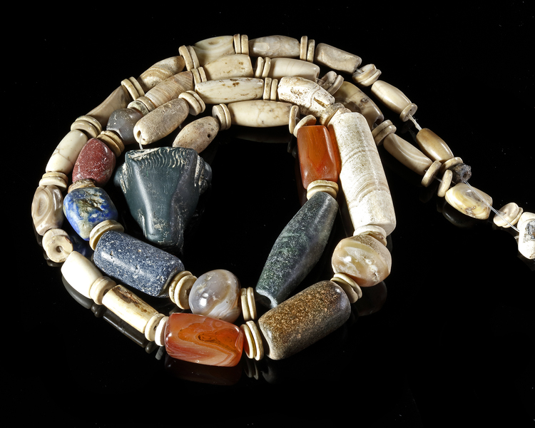 A NECKLACE OF BEADS WITH BULL HEAD PENDANT, 2ND-3RD MILLENNIUM BC