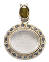 A CRYSTAL SILVER MOUNTED AND GEMSTONES- SET CARVED PENDANT, 4TH AH -11TH AD CENTURY
