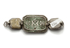 AN AGATE SET SILVER BAZUBAND, 17TH CENTURY