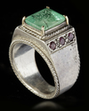 AN EMERALD SEAL SILVER RING