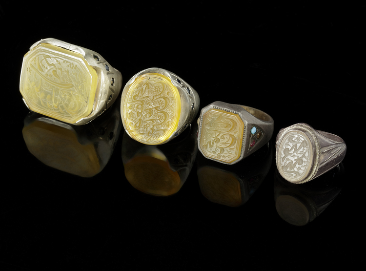 FOUR AGATE SILVER RINGS