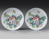A PAIR OF CHINESE FAMILLE ROSE PLATES, 19TH CENTURY