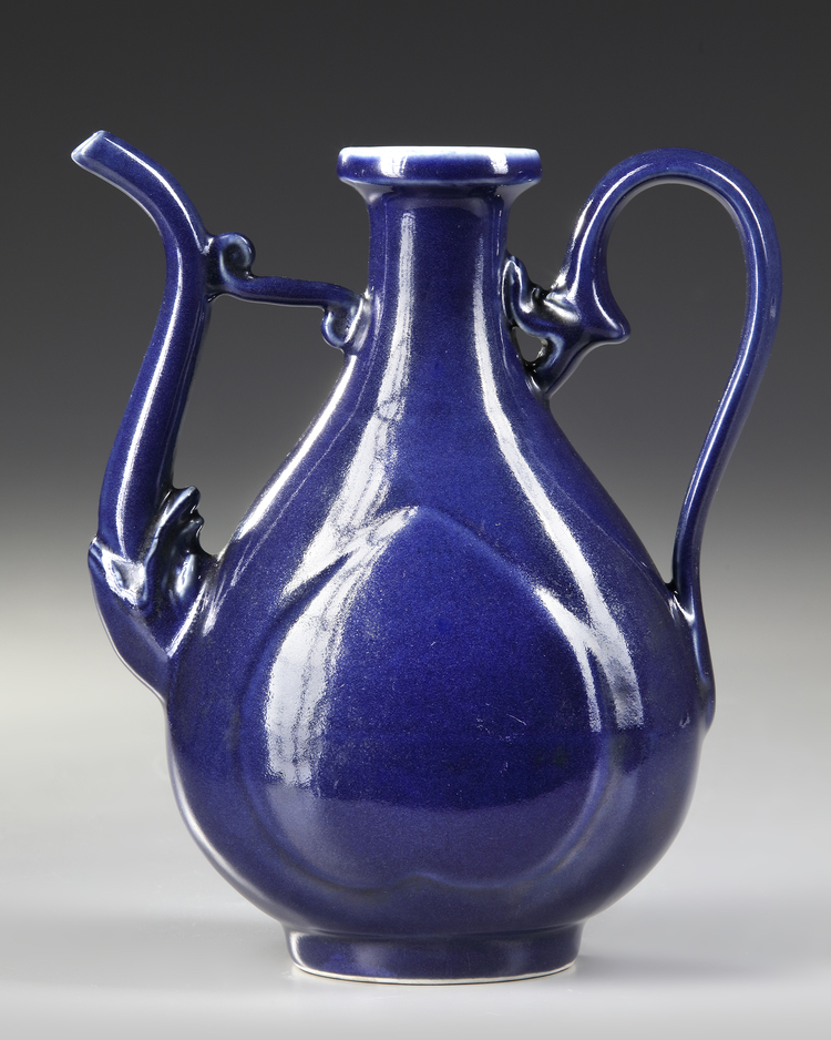 A BLUE CHINESE EWER, QING DYNASTY (1644-1911)