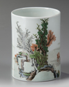 A CHINESE FAMILLE VERTE BRUSHPOT, QING DYNASTY (1644-1912)