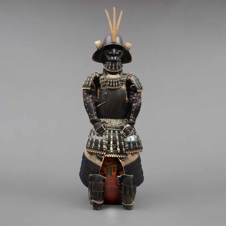 A JAPANESE BLACK LACQUERED SUIT-OF-ARMOUR, LATE EDO PERIOD