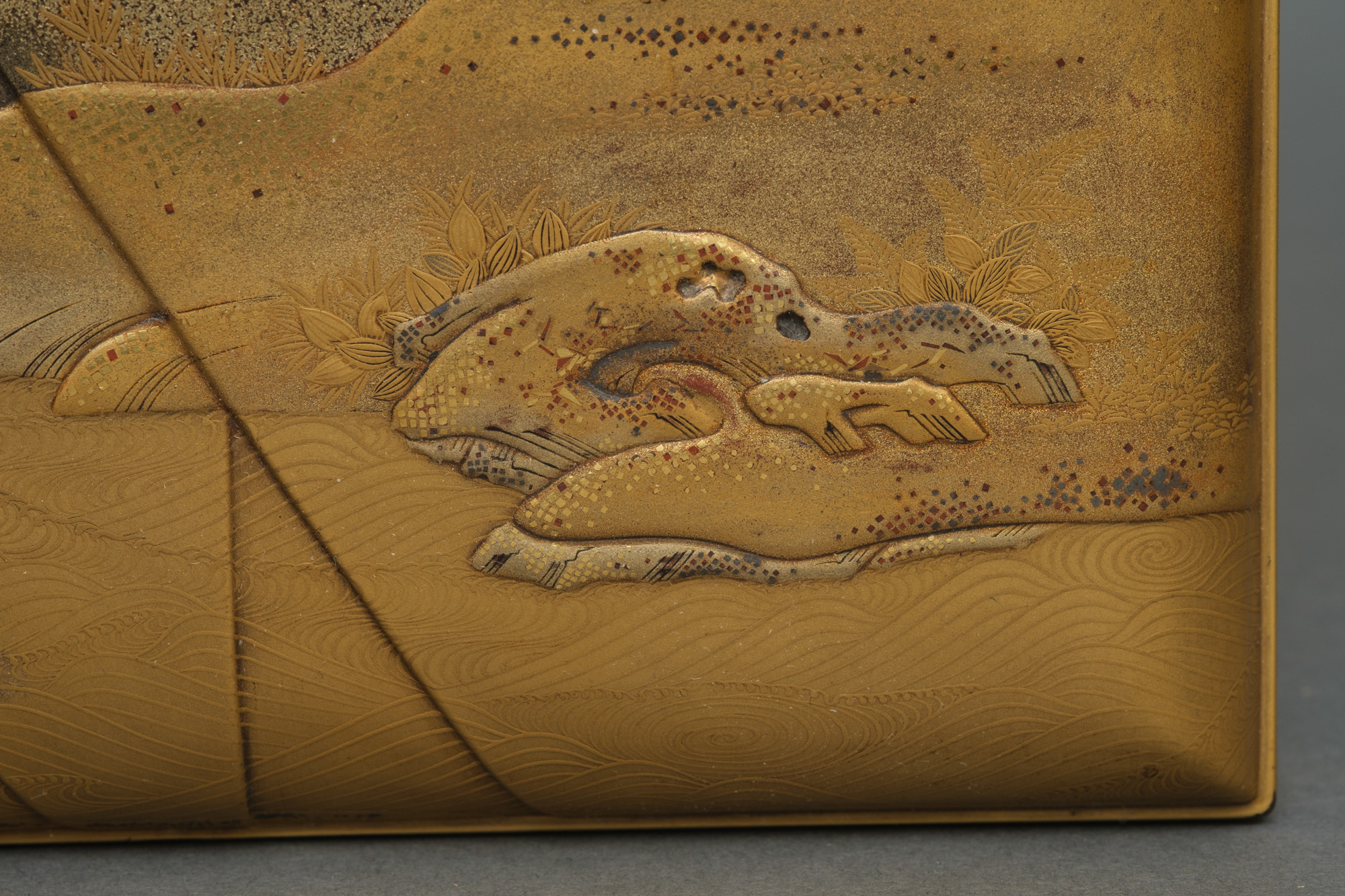 A JAPANESE GOLD LACQUER TEBAKO 手箱 (BOX FOR PERSONAL