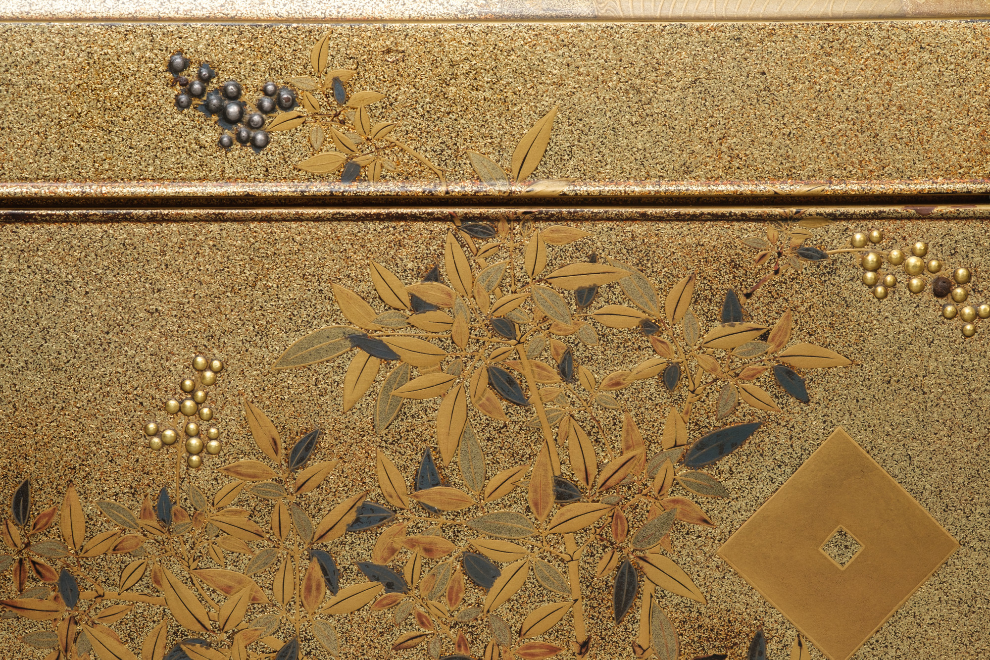 A JAPANESE GOLD LACQUER TEBAKO 手箱 (BOX FOR PERSONAL