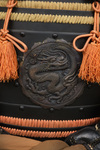A JAPANESE BLACK LACQUER SUIT-OF-ARMOUR (YOROI) 鎧 WITH DRAGON CREST, SHÕWA PERIOD (1926-1989)