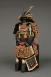 A JAPANESE BLACK LACQUER SUIT-OF-ARMOUR (YOROI) 鎧 WITH DRAGON CREST, SHÕWA PERIOD (1926-1989)