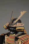 A JAPANESE BLACK LACQUER SUIT-OF-ARMOUR (YOROI) 鎧 WITH DRAGON CREST, SHÕWA PERIOD (1926-1989)