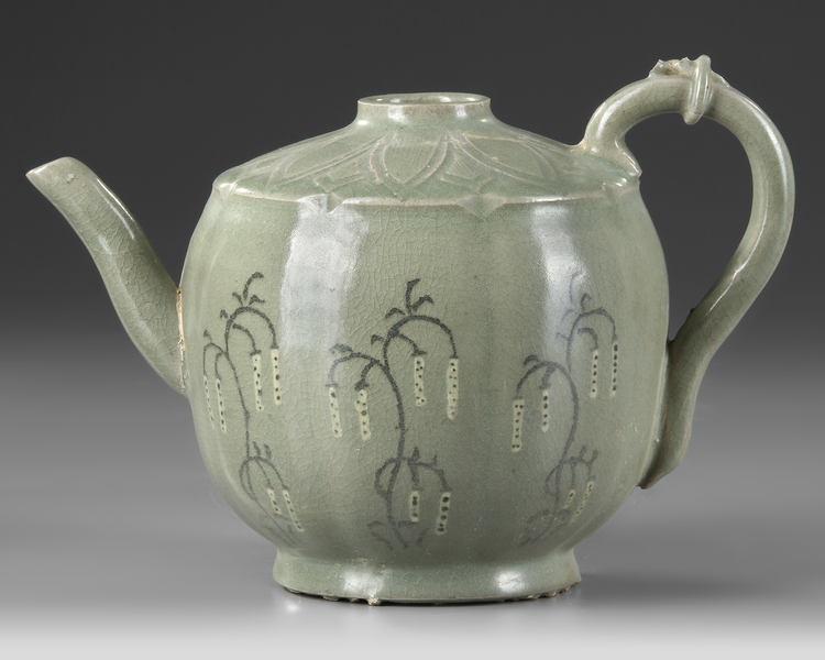 A KOREAN TEA POT, GORYEO DYNASTY (918-1392)