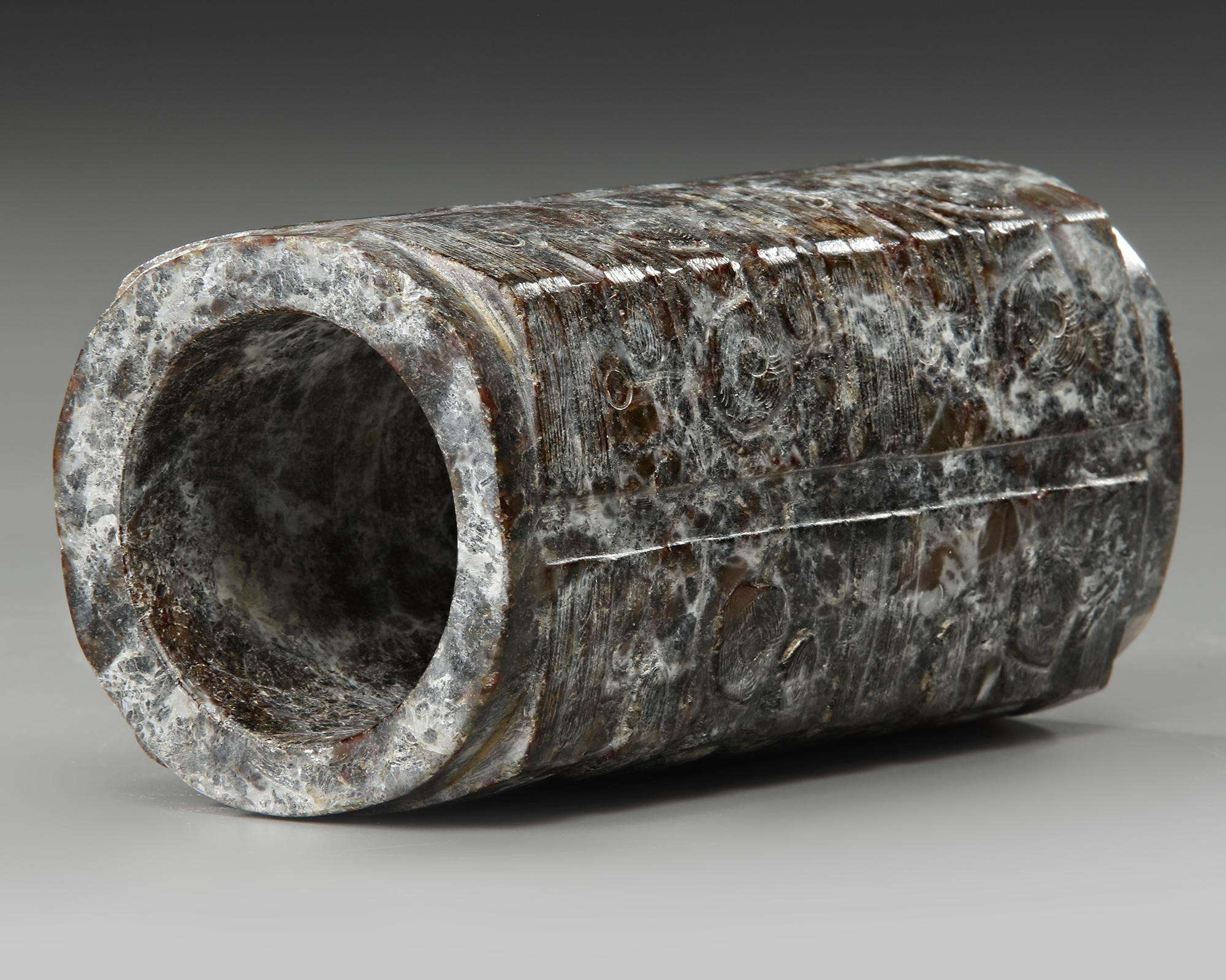 A RARE BLACK JADE RITUAL VESSEL, CONG, SONG DYNASTY (960-1279)