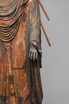 A JAPANESE GILDED WOODEN BUDDHA AMIDA, EDO PERIOD (1600-1868)