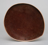 A LARGE JAPANESE ABALONE 鮑 (AWABI)-SHELL WITH LACQUERED LID, MEIJI PEIROD (1868-1912)