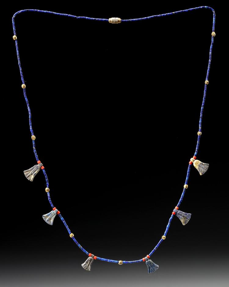 AN EGYPTIAN LOTUS FLOWER LAPIS LAZULI AMULET NECKLACE, CIRCA 1550-1570 B.C.