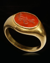 AN AGATE SEAL GOLD RING