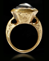 AN AGATE GOLD RING