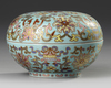 A CHINESE FAMILLE ROSE BOX AND COVER, 19TH/20TH CENTURY