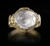 A CRYSTAL GOLD RING