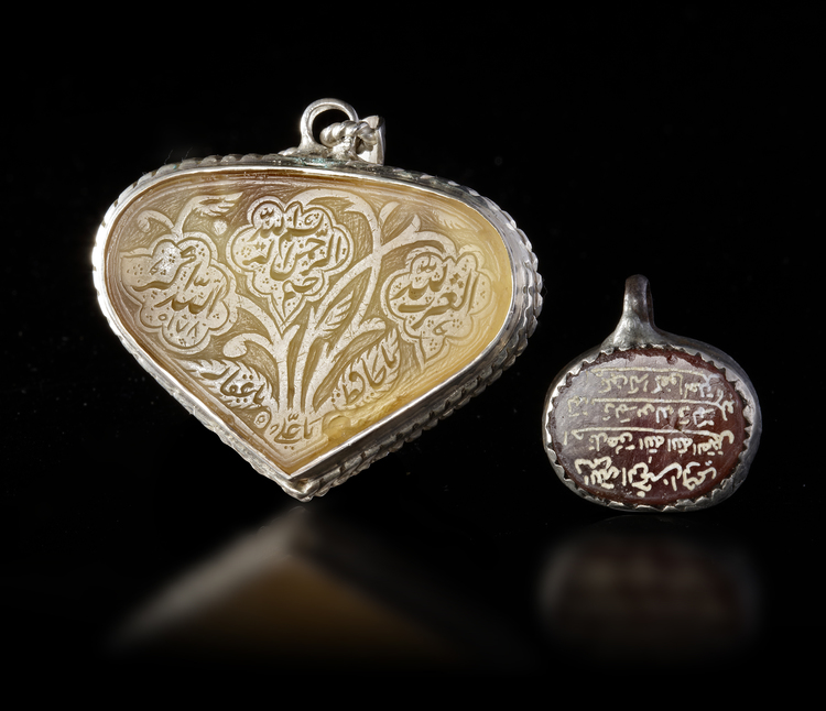 TWO AGATE SILVER RINGS, 1764 - 19TH CENTURY