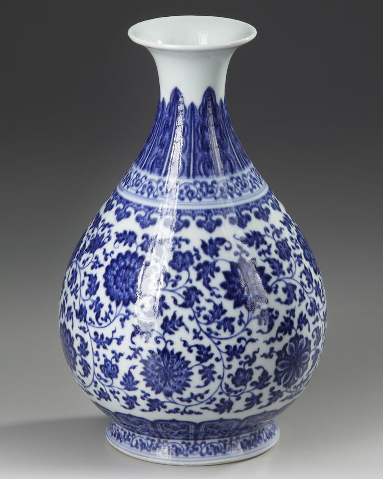 A CHINESE UNDER-GLAZE BLUE AND WHITE MING-STYLE PEAR SHAPED VASE, QING ...