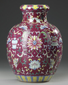 A CHINESE FAMILLE ROSE RUBY GROUND VASE, 19TH/20TH CENTURY